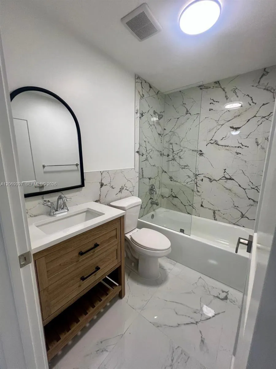1860 NW 19th St #203 Miami, FL 33125