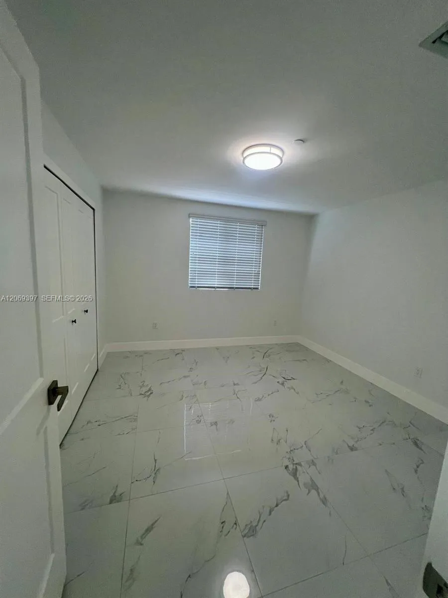 1860 NW 19th St #203 Miami, FL 33125