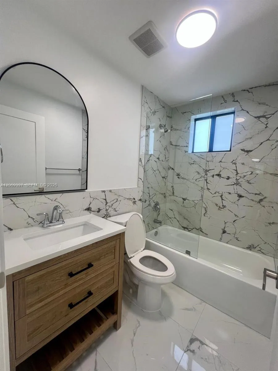 1860 NW 19th St #203 Miami, FL 33125