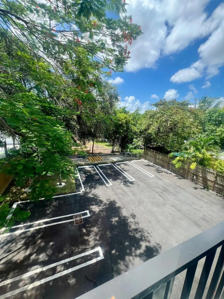 1860 NW 19th St #203 Miami, FL 33125