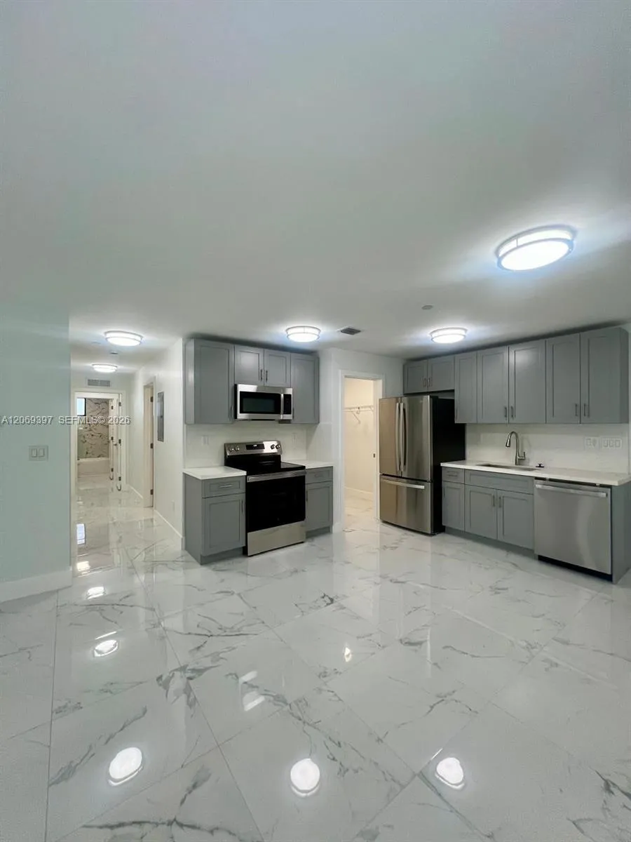 1860 NW 19th St #203 Miami, FL 33125