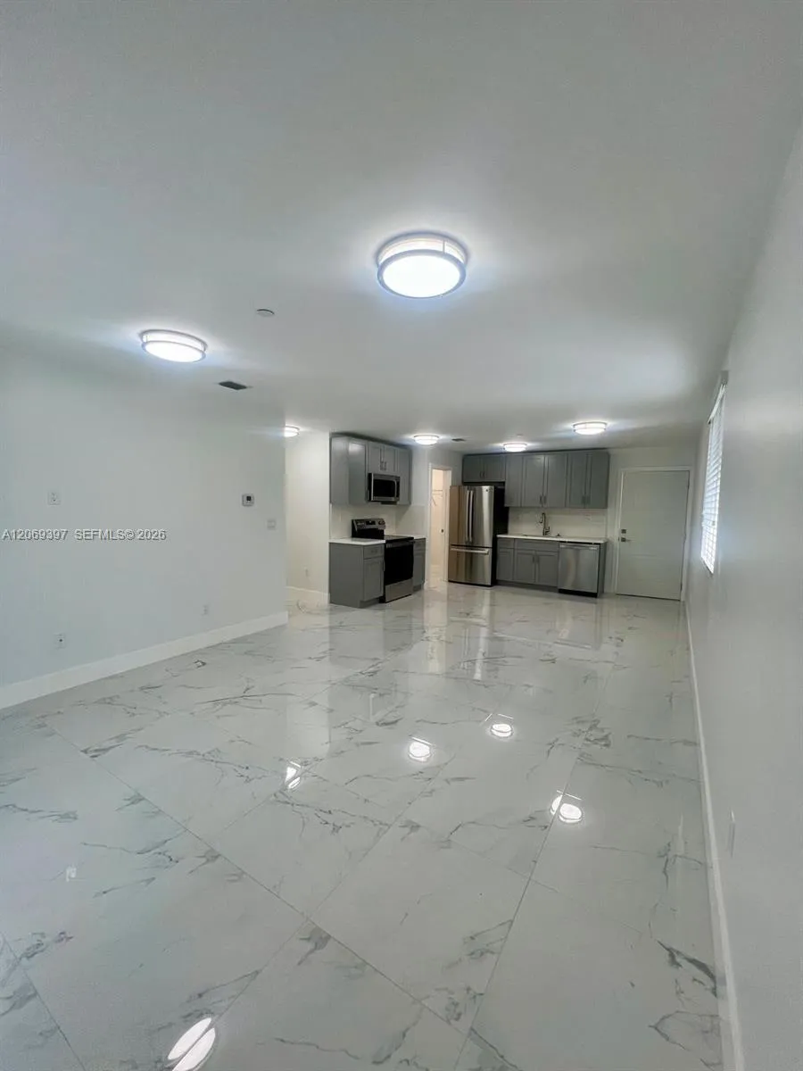 1860 NW 19th St #203 Miami, FL 33125