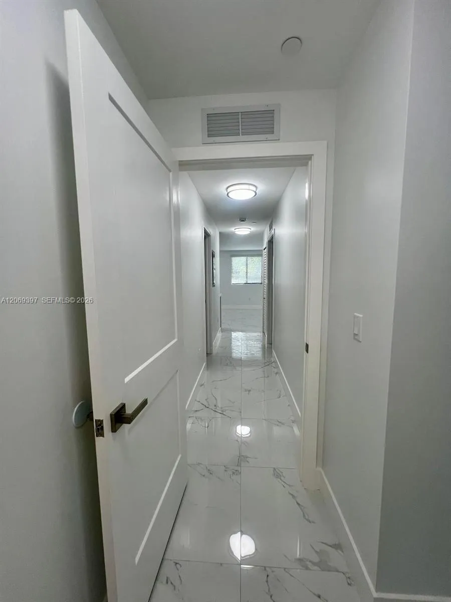 1860 NW 19th St #203 Miami, FL 33125