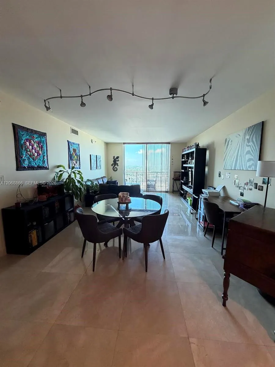 9055 SW 73rd Ct #2109 Miami, FL 33156