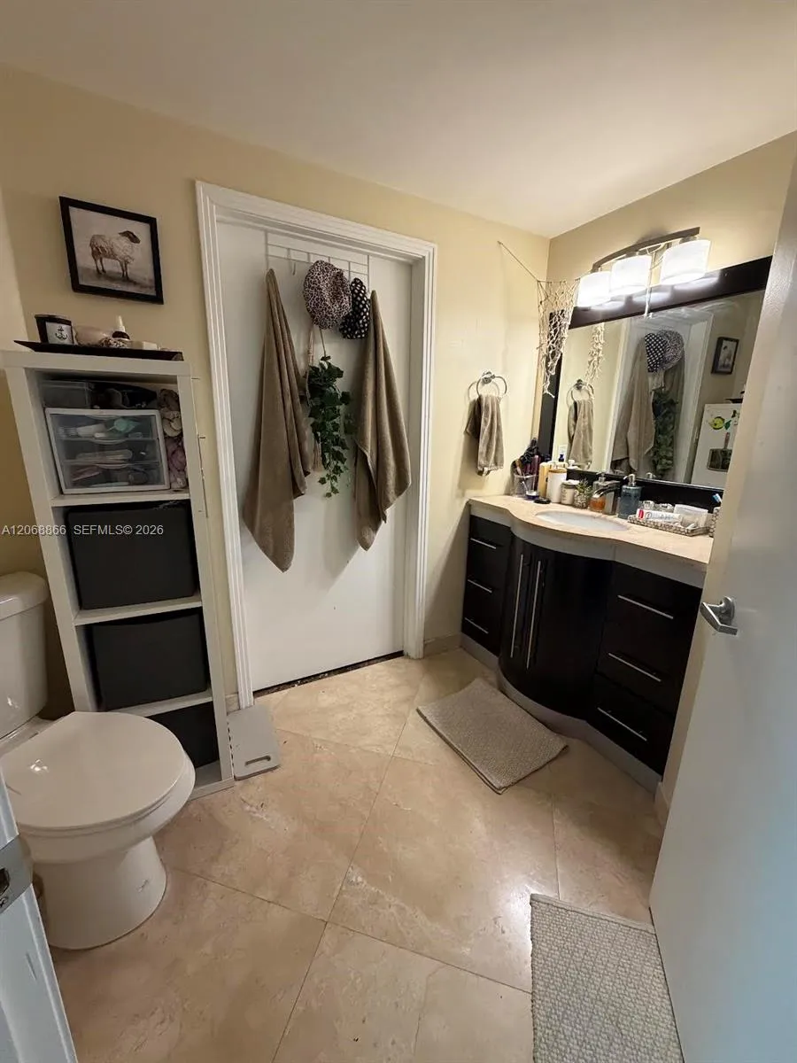 9055 SW 73rd Ct #2109 Miami, FL 33156