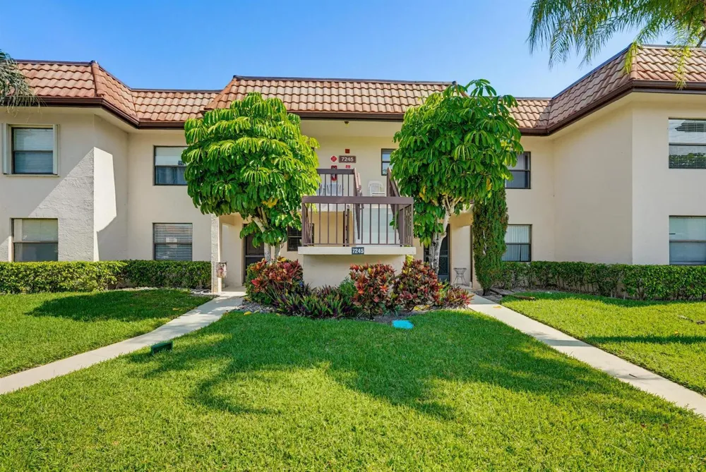 7245 Golf Colony Court #204 Lake Worth, FL 33467