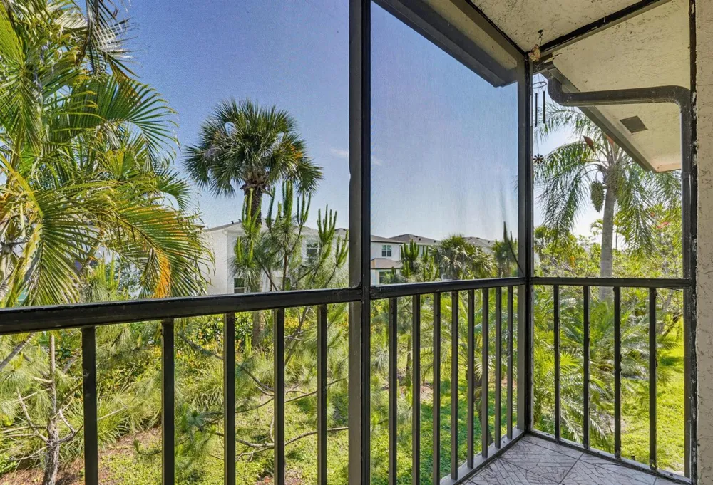 7245 Golf Colony Court #204 Lake Worth, FL 33467