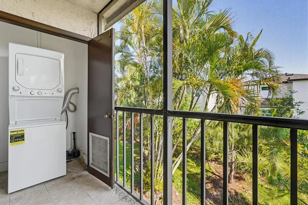 7245 Golf Colony Court #204 Lake Worth, FL 33467