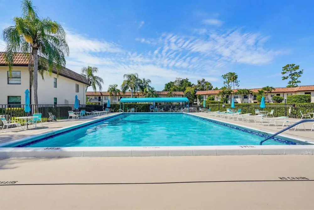 7245 Golf Colony Court #204 Lake Worth, FL 33467