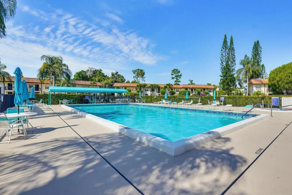 7245 Golf Colony Court #204 Lake Worth, FL 33467