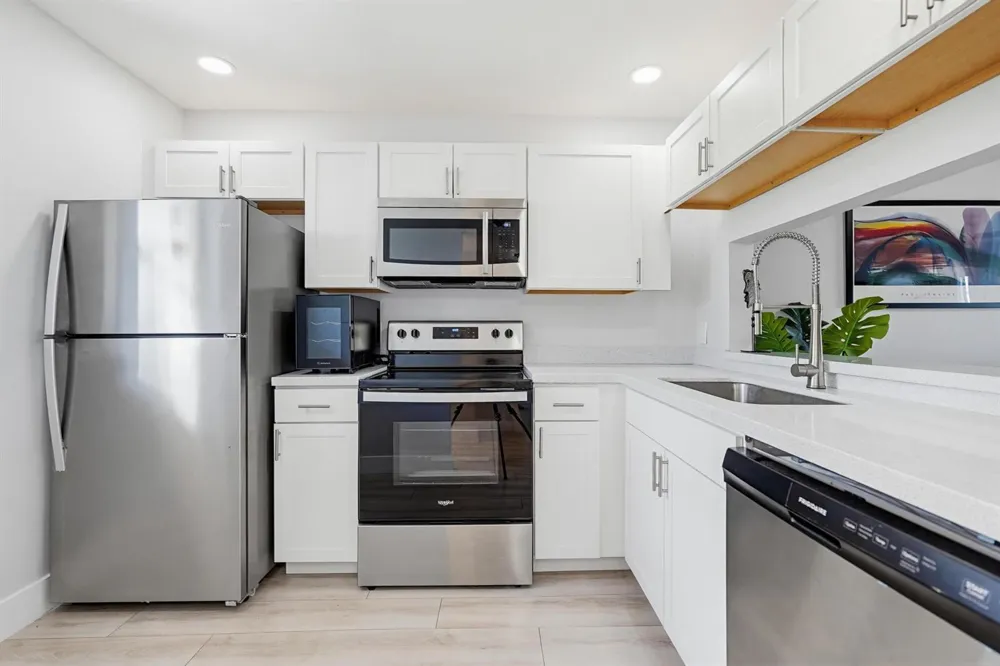 7245 Golf Colony Court #204 Lake Worth, FL 33467