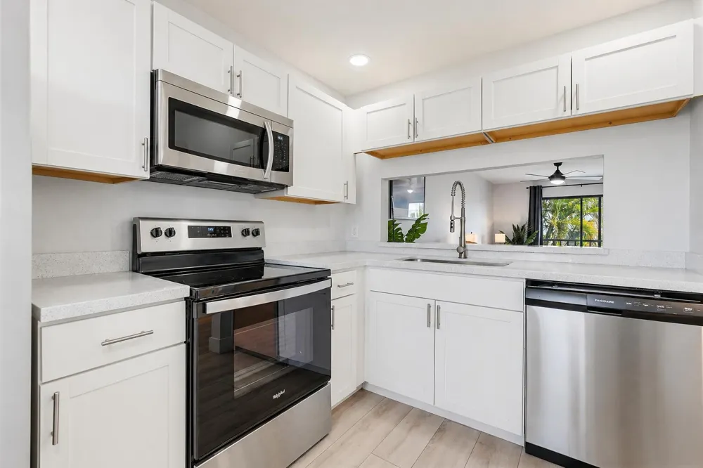 7245 Golf Colony Court #204 Lake Worth, FL 33467