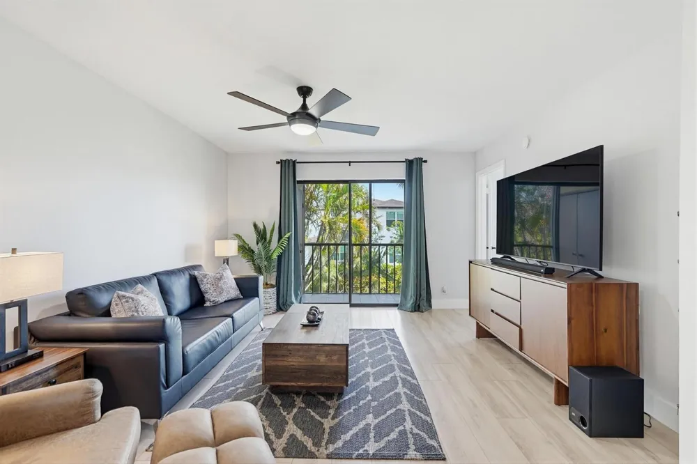 7245 Golf Colony Court #204 Lake Worth, FL 33467