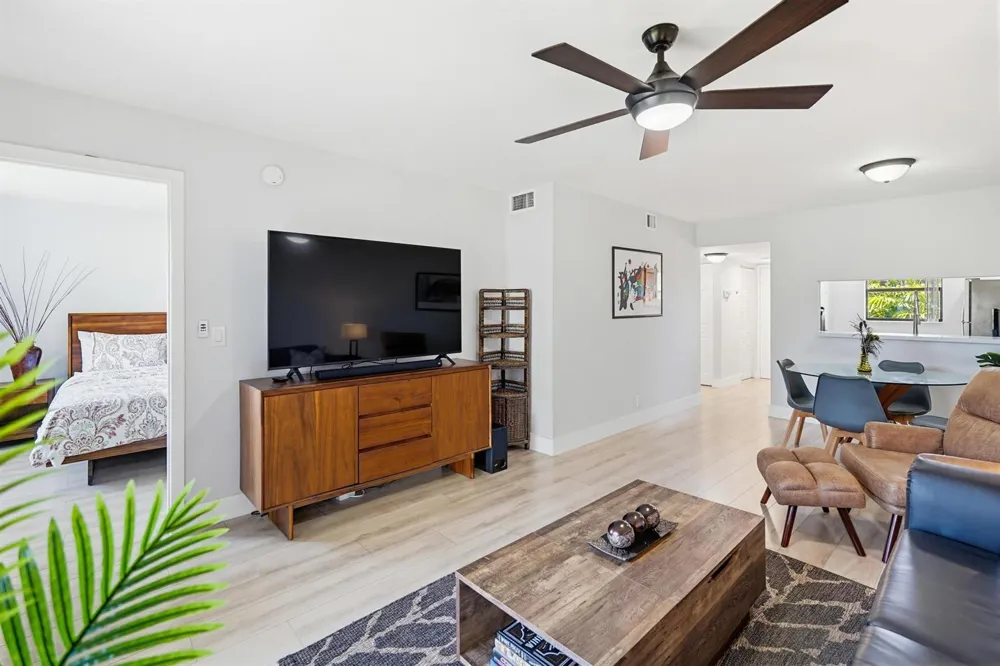 7245 Golf Colony Court #204 Lake Worth, FL 33467