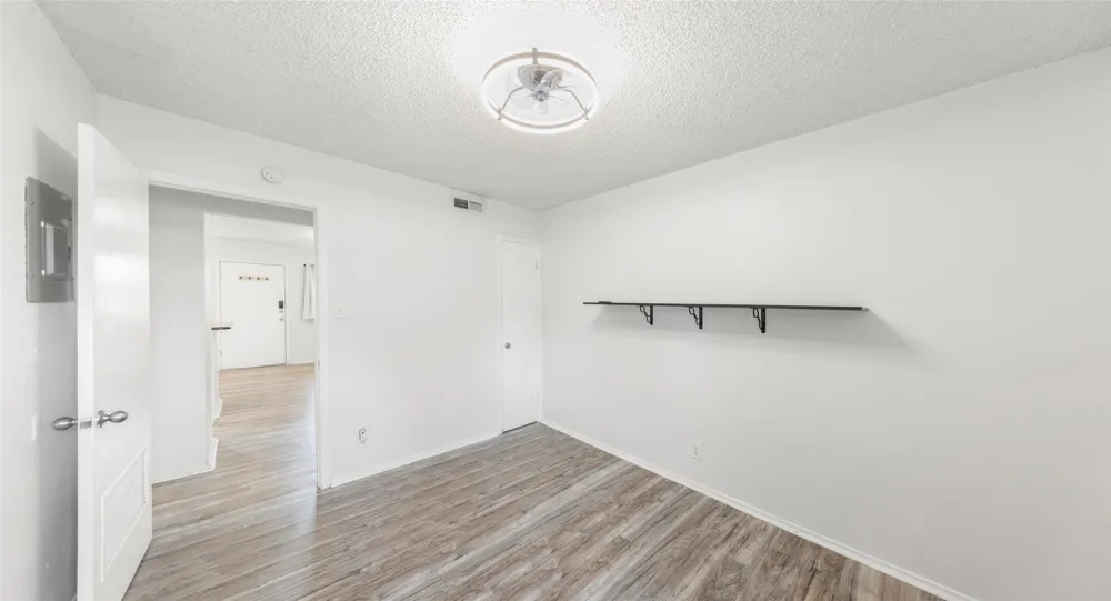 2401 Manor Road #123 Austin, TX 78722