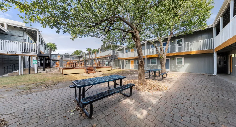 2401 Manor Road #123 Austin, TX 78722