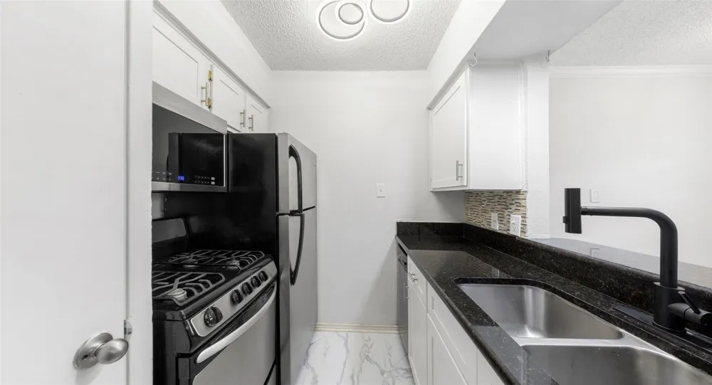 2401 Manor Road #123 Austin, TX 78722