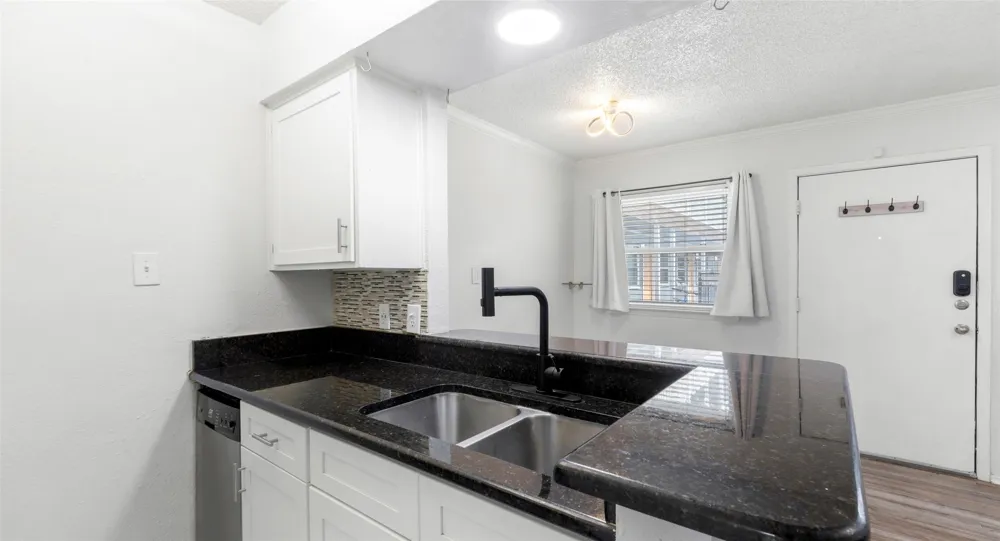 2401 Manor Road #123 Austin, TX 78722