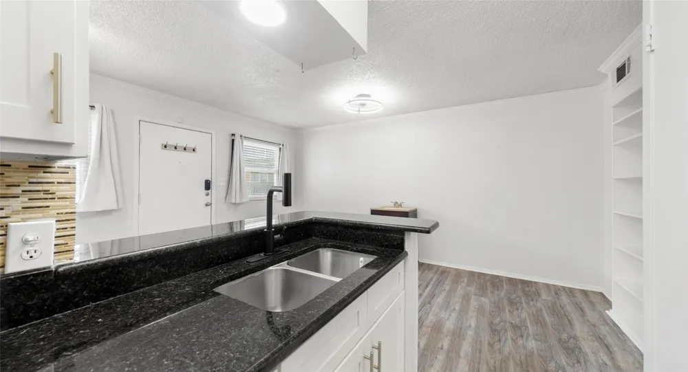 2401 Manor Road #123 Austin, TX 78722