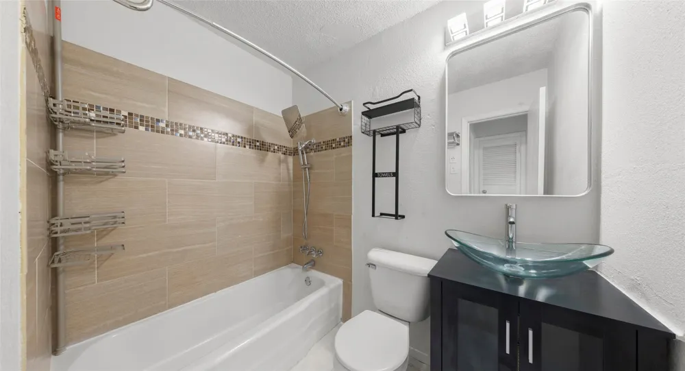 2401 Manor Road #123 Austin, TX 78722