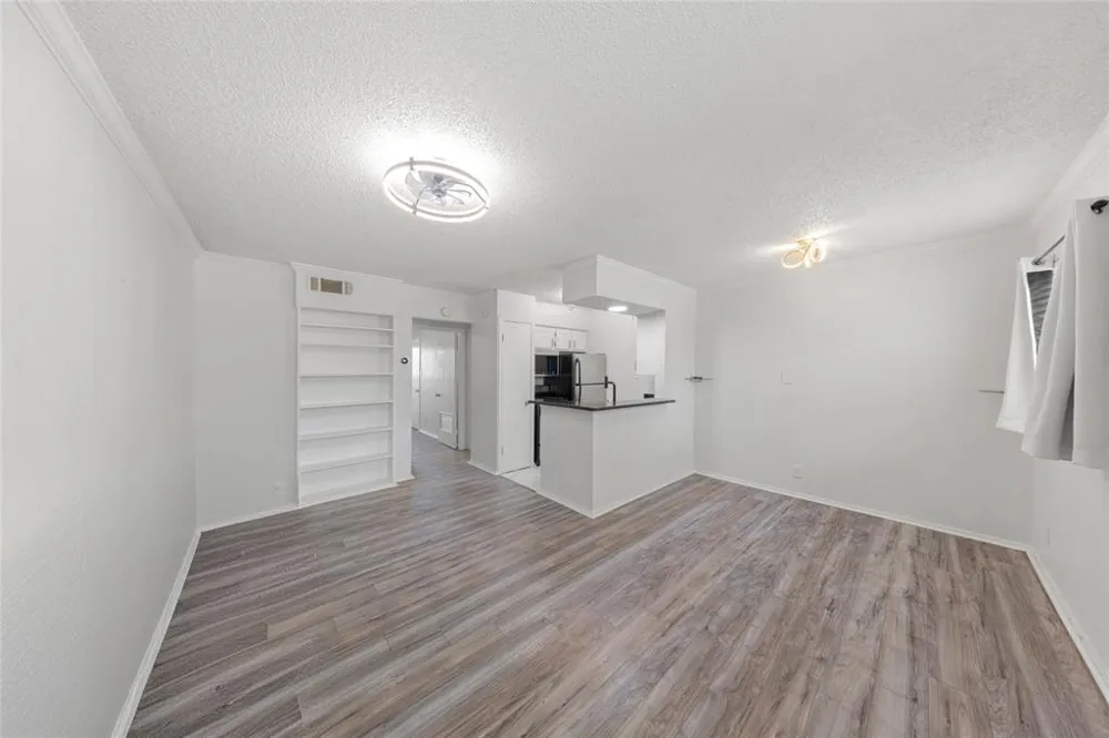 2401 Manor Road #123 Austin, TX 78722