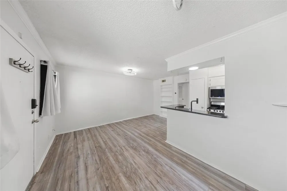 2401 Manor Road #123 Austin, TX 78722