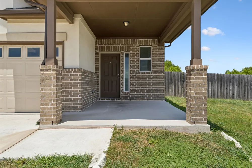 260 Silver Springs Bend Kyle, TX 78640