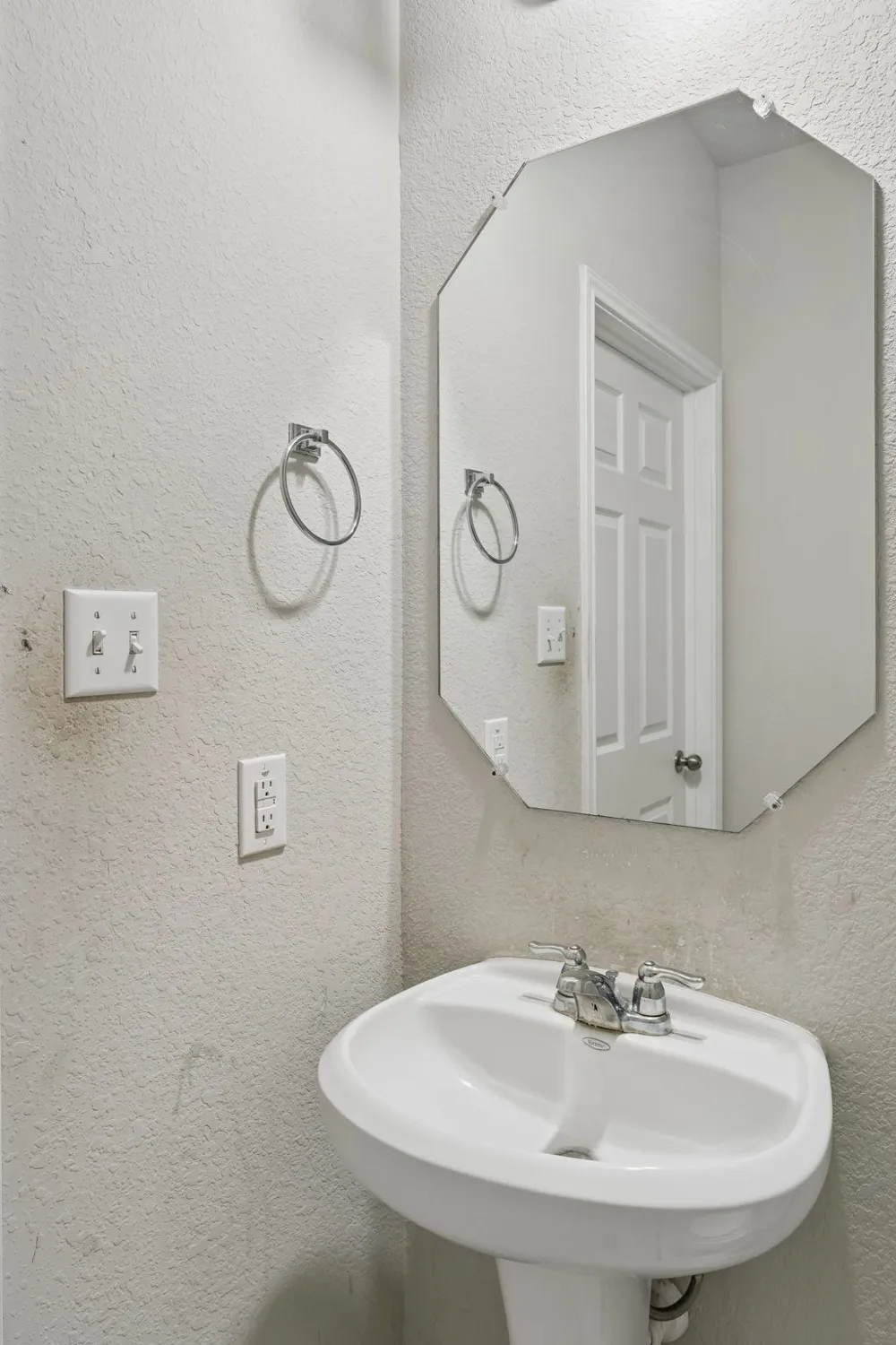 260 Silver Springs Bend Kyle, TX 78640