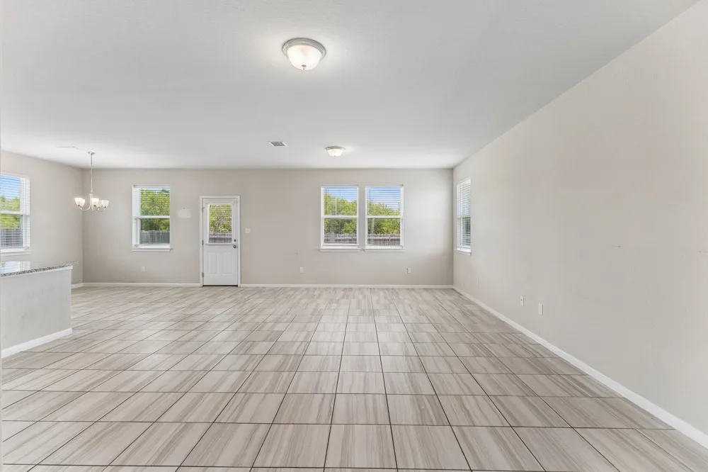 260 Silver Springs Bend Kyle, TX 78640