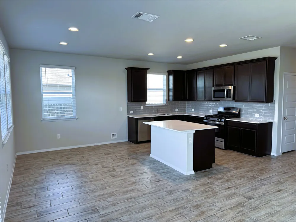 106 Crooked Trail Trail Bastrop, TX 78602