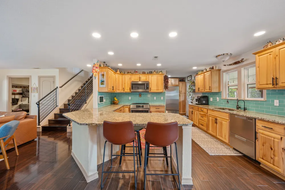 21201 Palomino Cove Lago Vista, TX 78645
