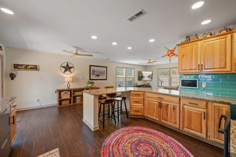 21201 Palomino Cove Lago Vista, TX 78645