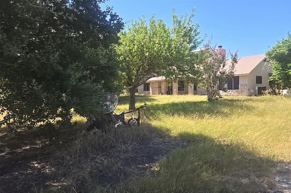 1650 County Road 421 Taylor, TX 76574