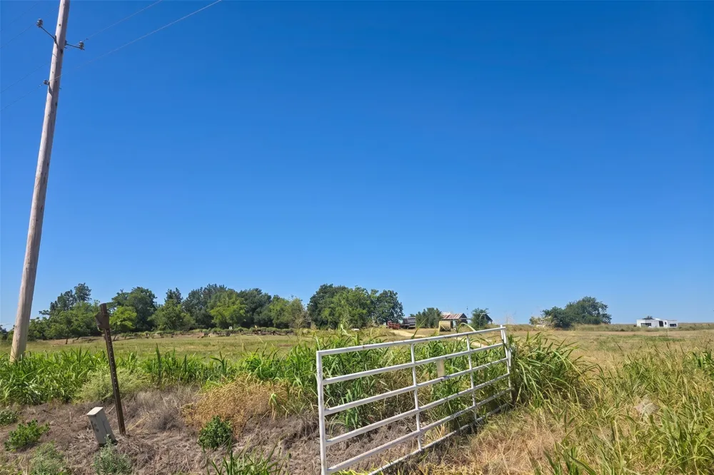 1650 County Road 421 Taylor, TX 76574