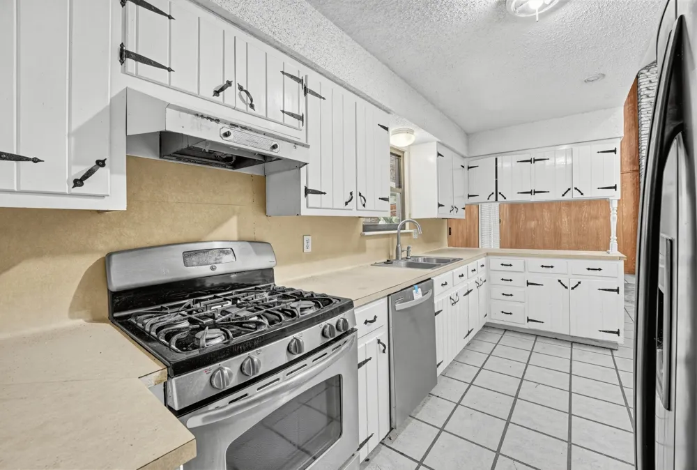 1650 County Road 421 Taylor, TX 76574