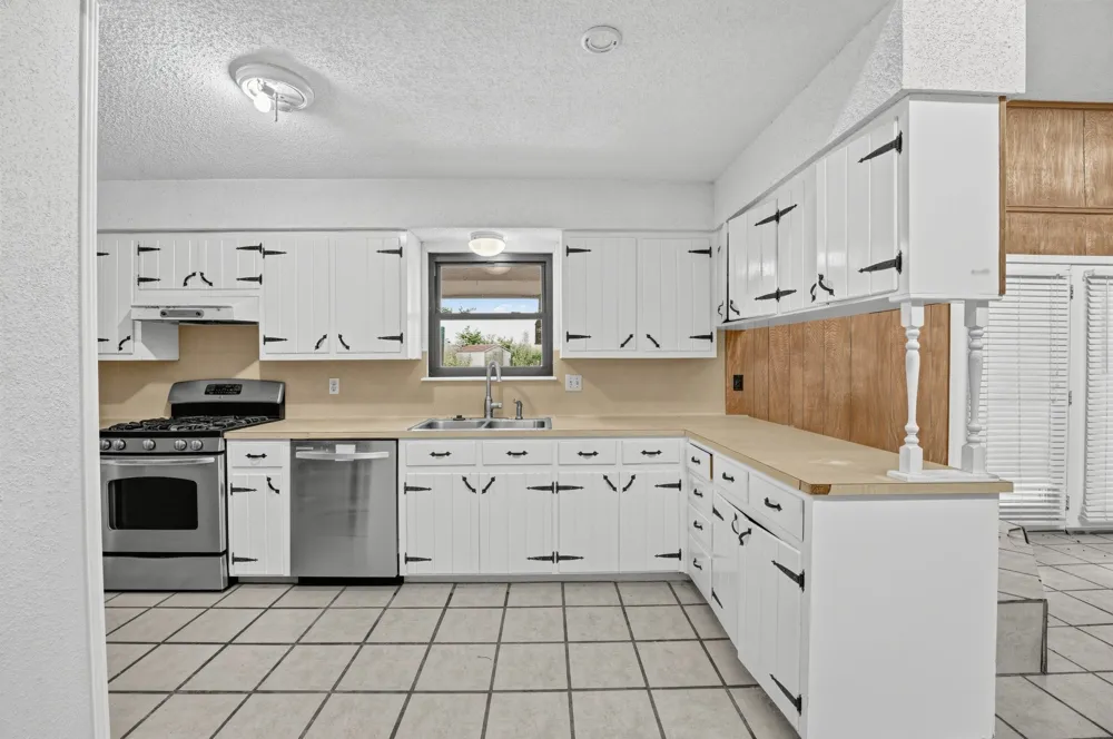 1650 County Road 421 Taylor, TX 76574