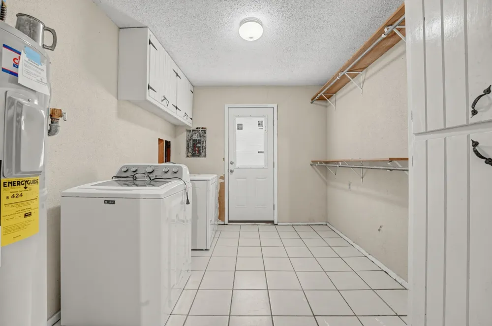 1650 County Road 421 Taylor, TX 76574
