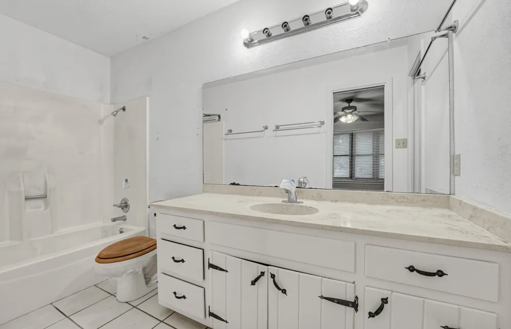 1650 County Road 421 Taylor, TX 76574