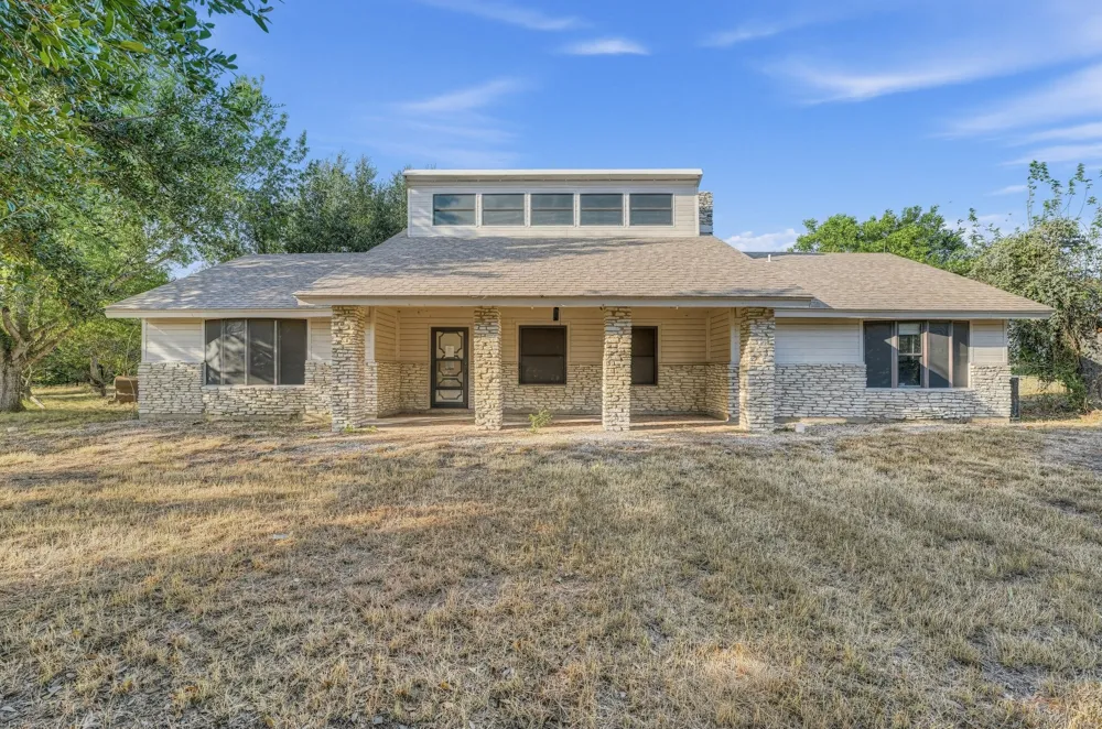 1650 County Road 421 Taylor, TX 76574