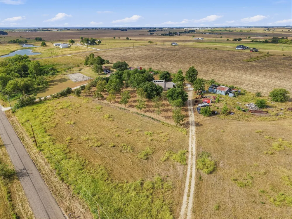 1650 County Road 421 Taylor, TX 76574