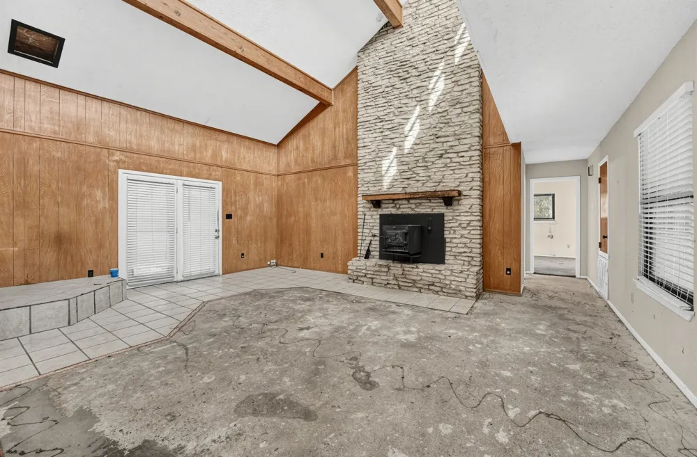 1650 County Road 421 Taylor, TX 76574