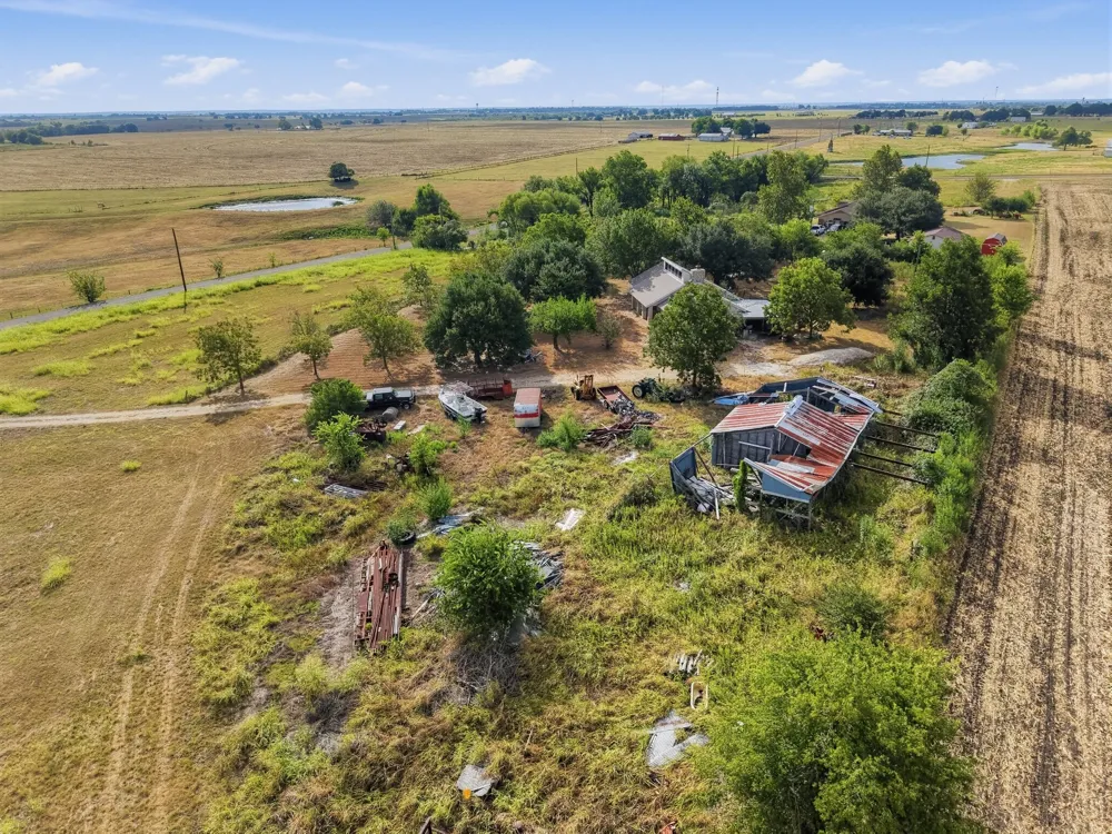 1650 County Road 421 Taylor, TX 76574