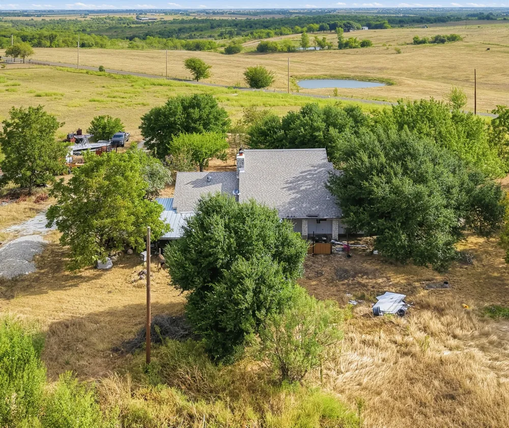 1650 County Road 421 Taylor, TX 76574