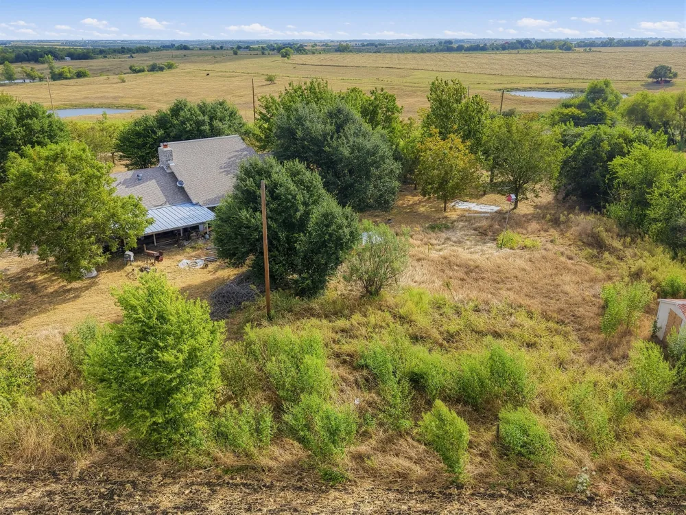 1650 County Road 421 Taylor, TX 76574
