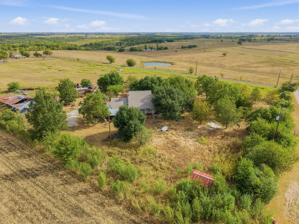 1650 County Road 421 Taylor, TX 76574