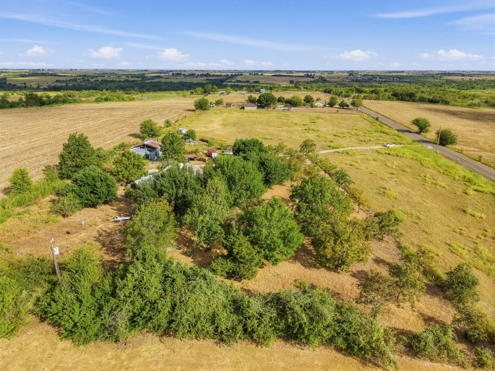 1650 County Road 421 Taylor, TX 76574