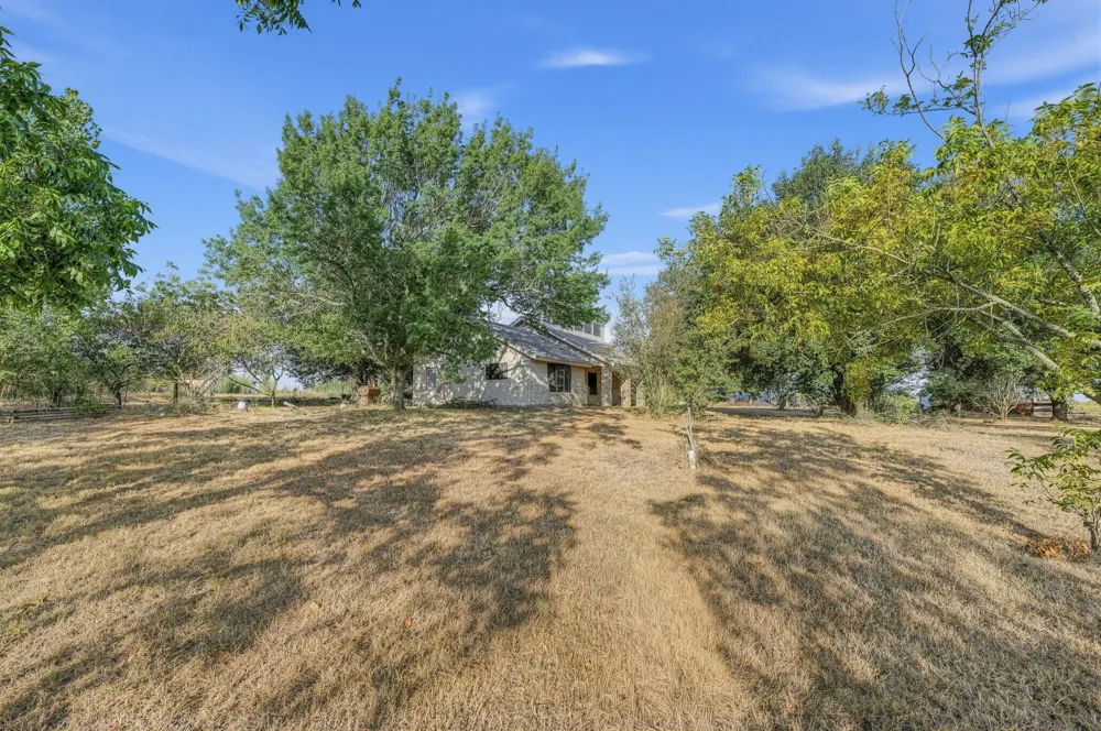 1650 County Road 421 Taylor, TX 76574