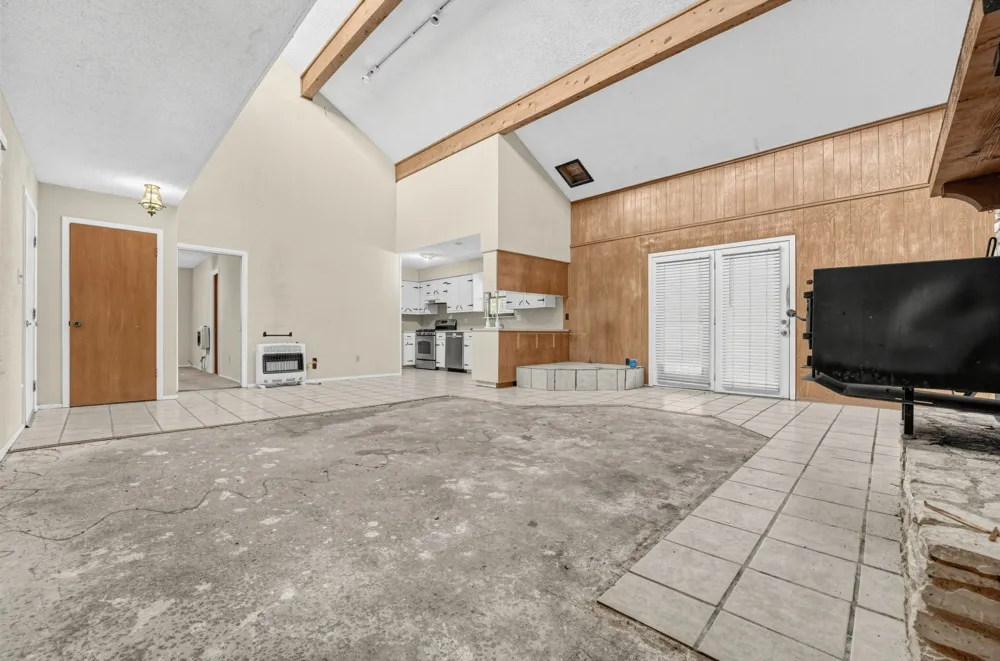 1650 County Road 421 Taylor, TX 76574