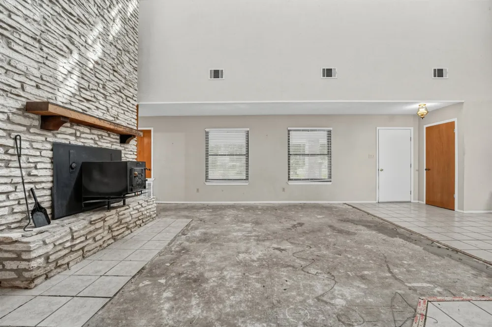 1650 County Road 421 Taylor, TX 76574