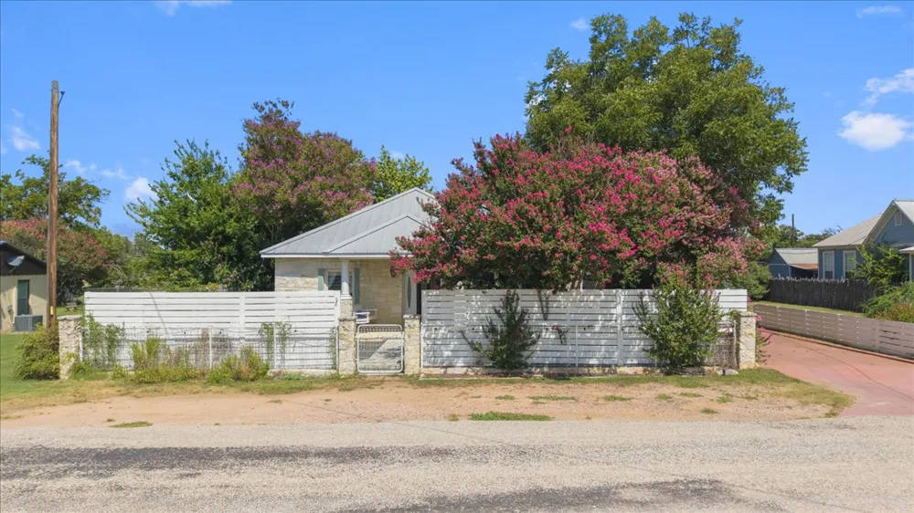 234 Loring Stonewall, TX 78671